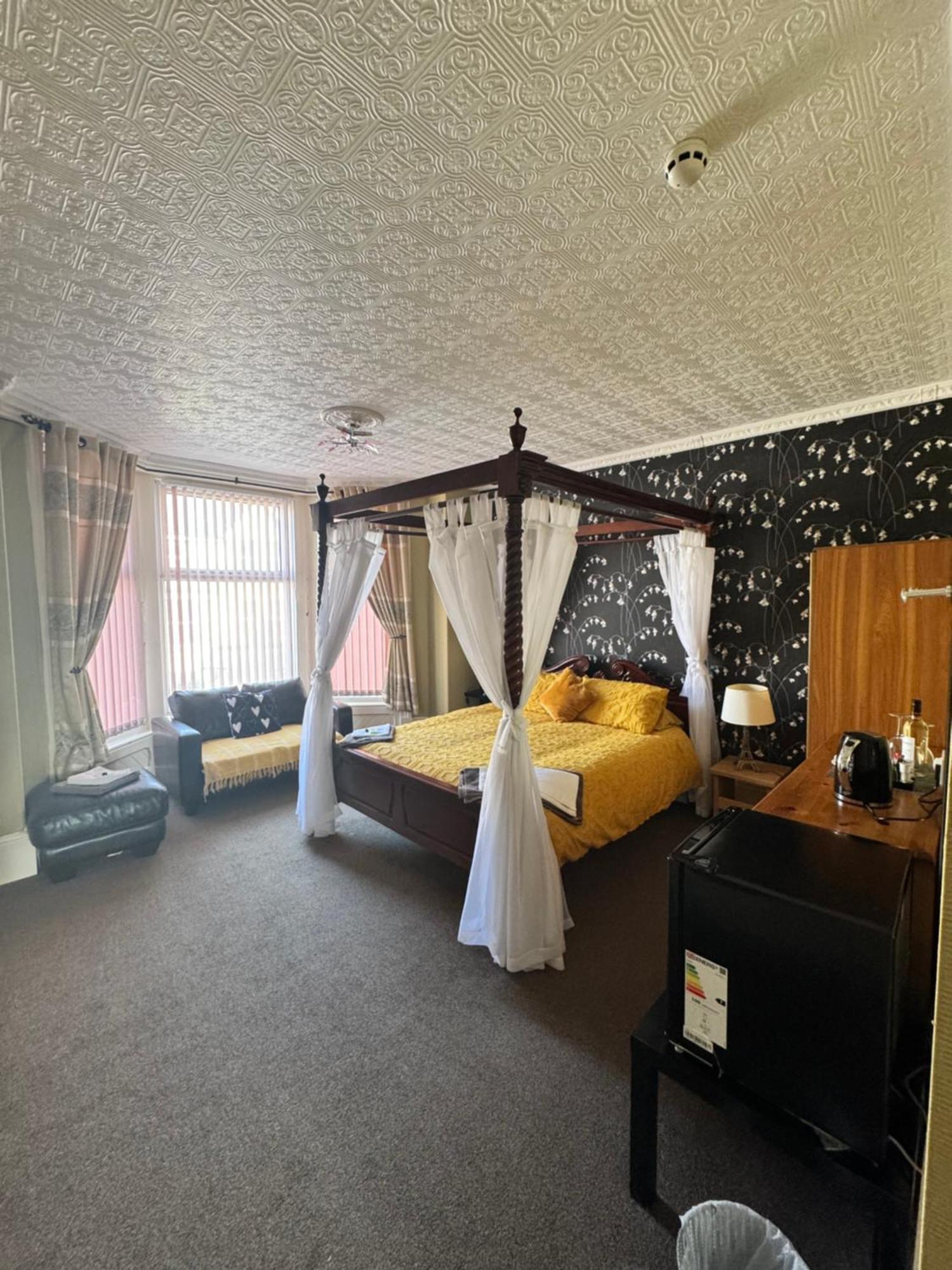 The Holmlea Hotel Blackpool Buitenkant foto